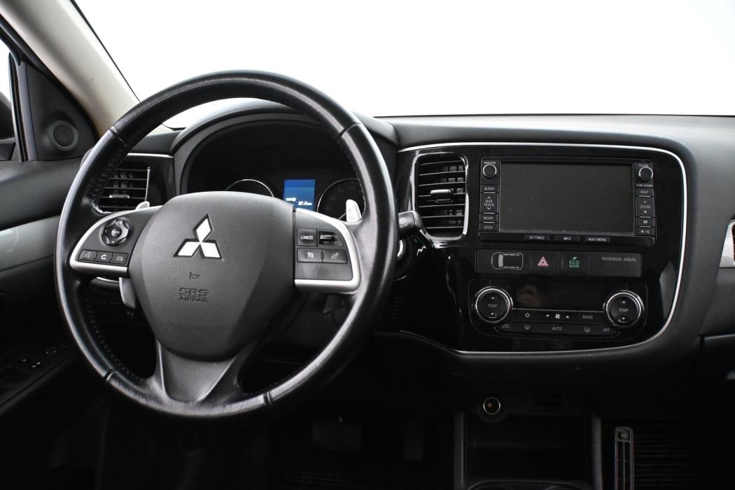 MITSUBISHI Outlander PHEV 2015