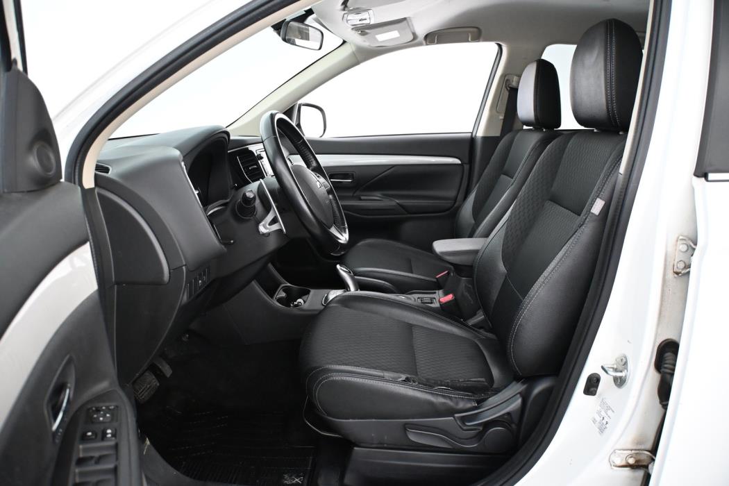 MITSUBISHI Outlander PHEV 2015