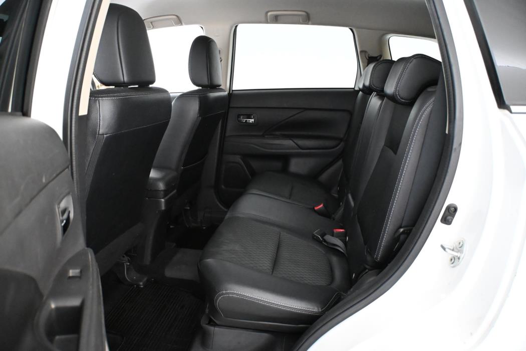 MITSUBISHI Outlander PHEV 2015