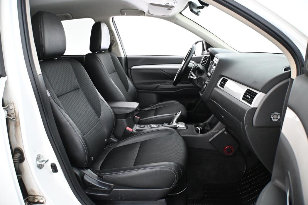 MITSUBISHI Outlander PHEV 2015