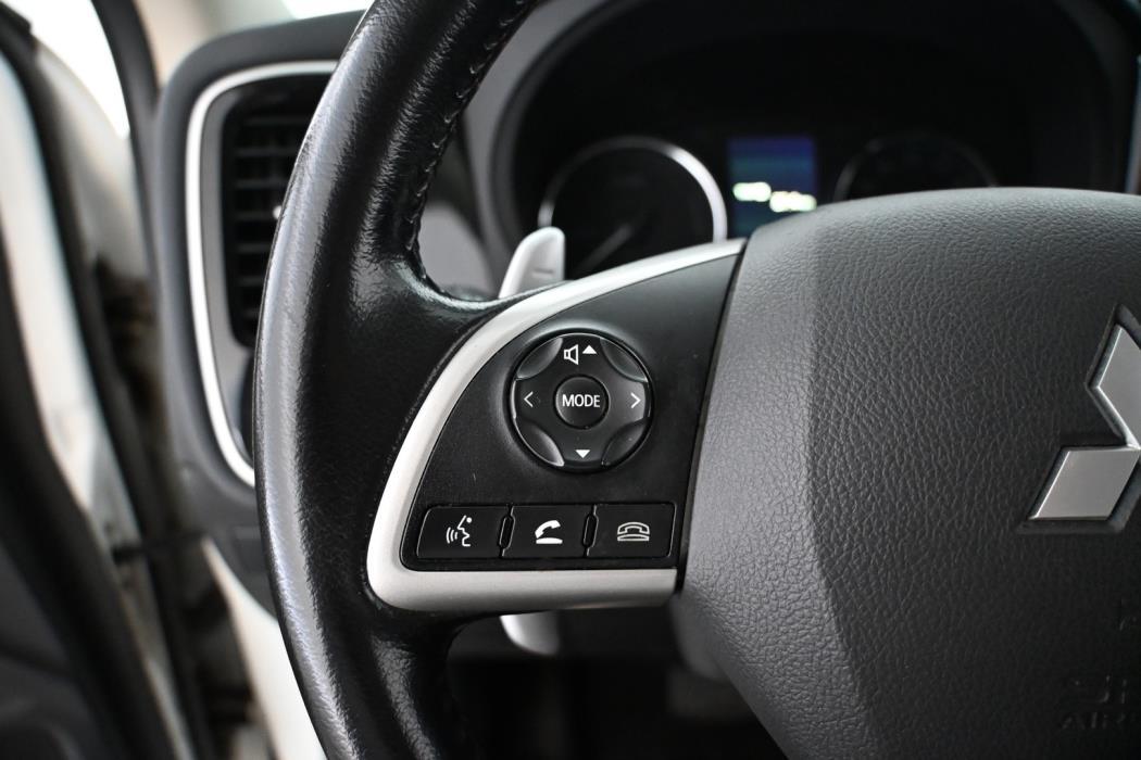 MITSUBISHI Outlander PHEV 2015