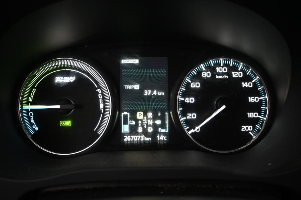 MITSUBISHI Outlander PHEV 2015