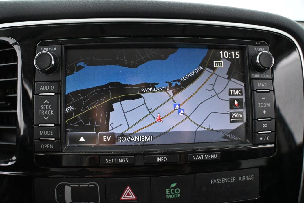 MITSUBISHI Outlander PHEV 2015