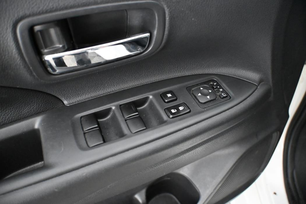 MITSUBISHI Outlander PHEV 2015