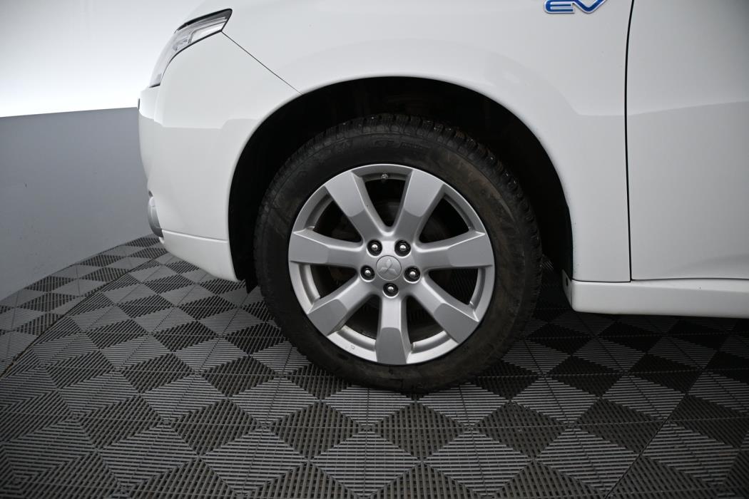 MITSUBISHI Outlander PHEV 2015