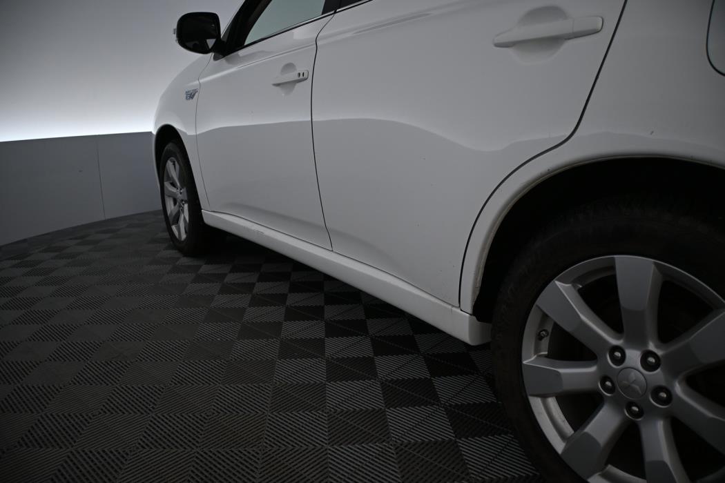 MITSUBISHI Outlander PHEV 2015