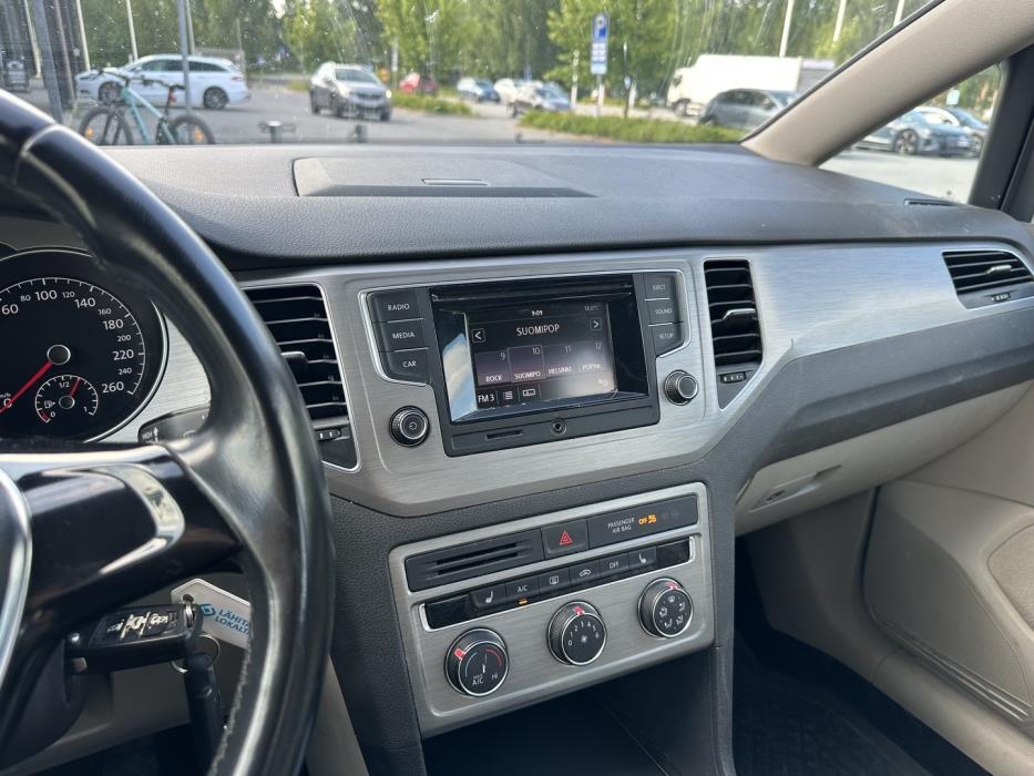 VOLKSWAGEN Golf Sportsvan 2015