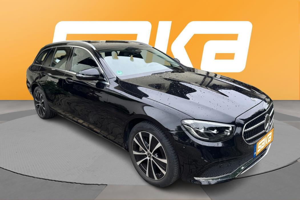 MERCEDES-BENZ E 2022