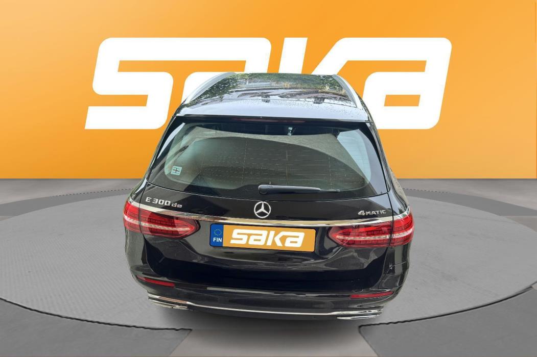 MERCEDES-BENZ E 2022