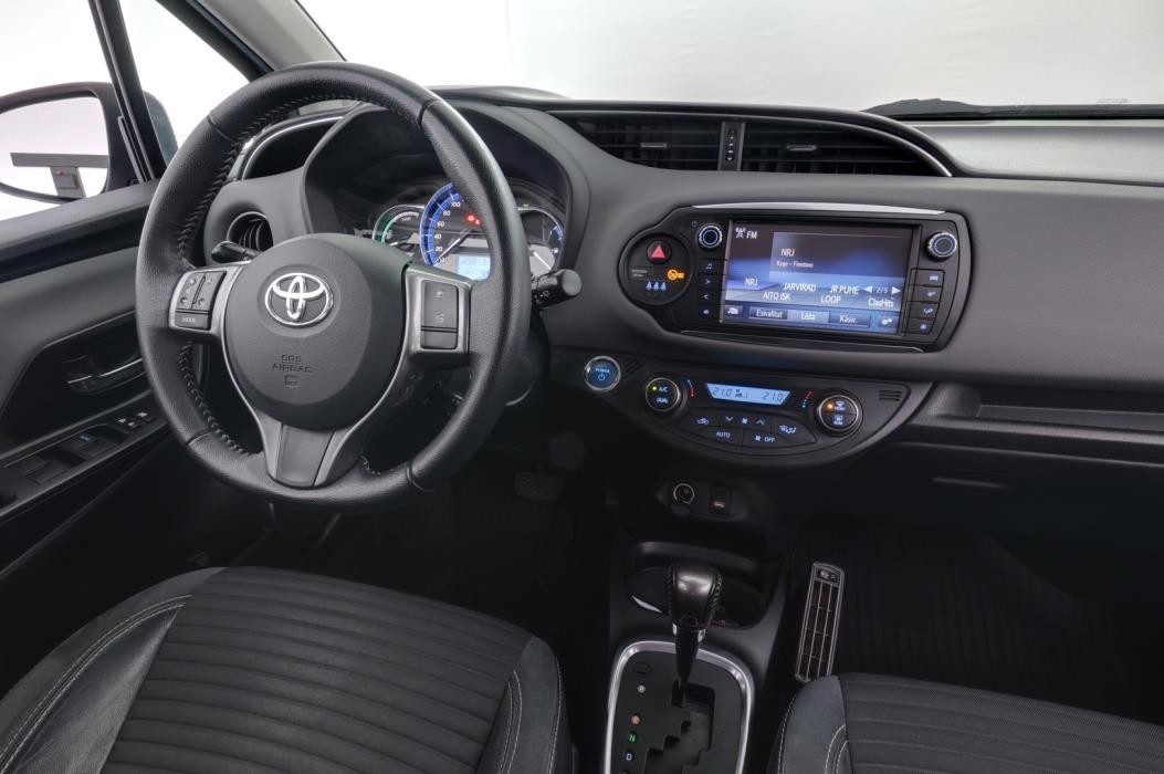 TOYOTA Yaris 2015