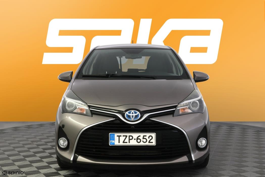 TOYOTA Yaris 2015