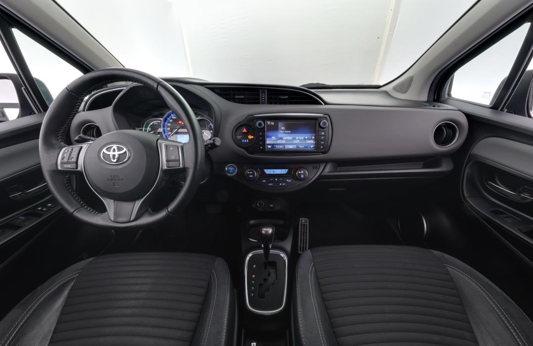 TOYOTA Yaris 2015