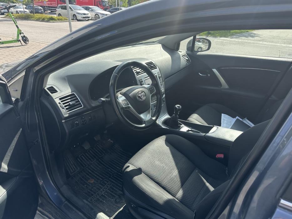 TOYOTA Avensis 2012