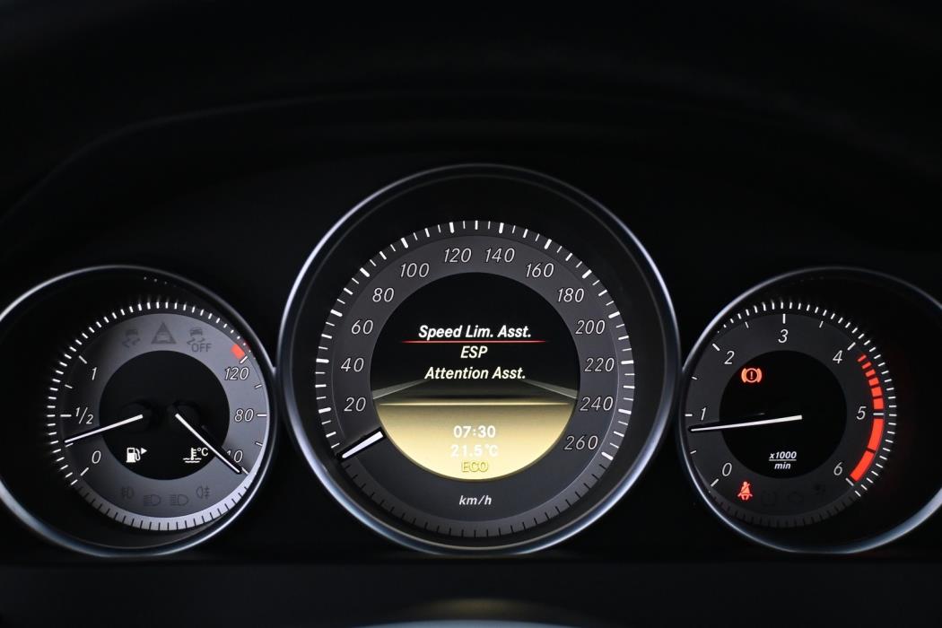 MERCEDES-BENZ C 2012