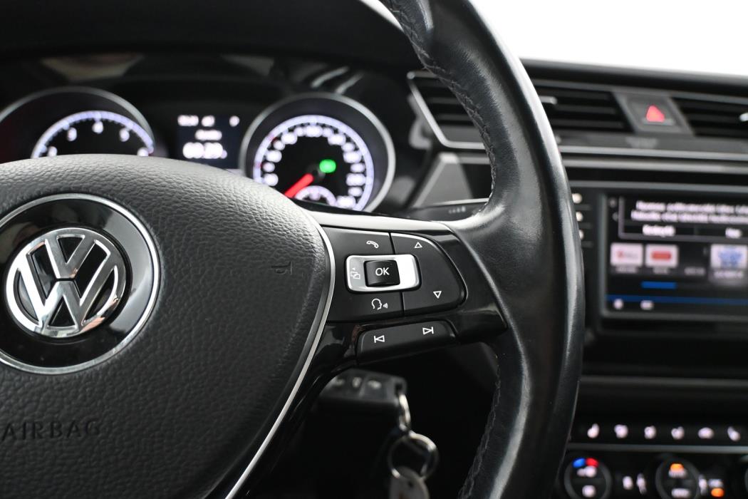 VOLKSWAGEN Touran 2017