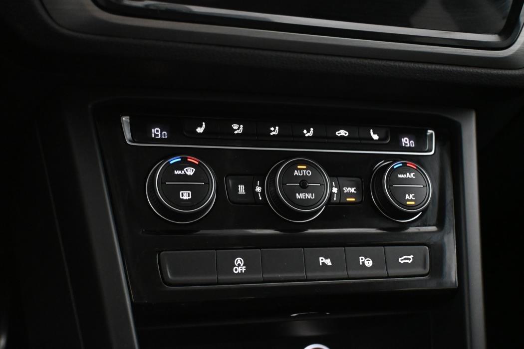 VOLKSWAGEN Touran 2017