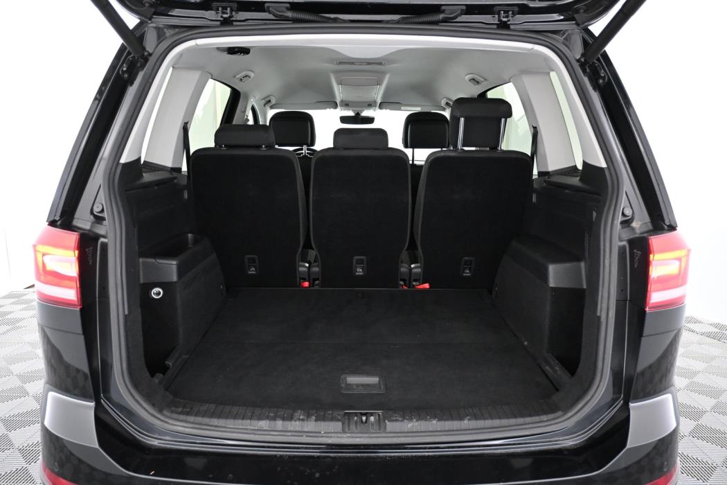 VOLKSWAGEN Touran 2017