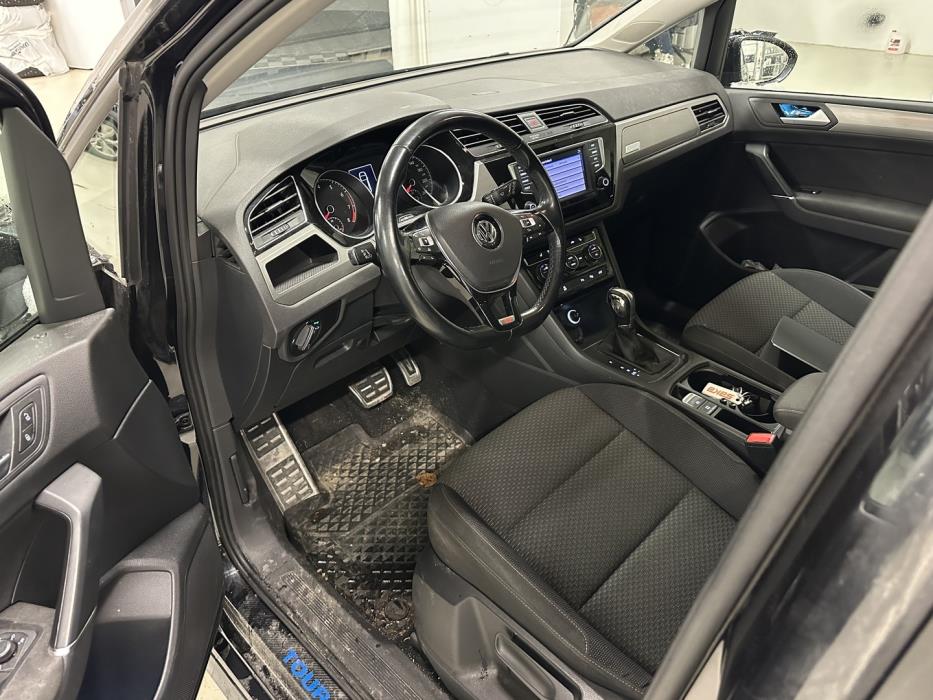VOLKSWAGEN Touran 2017