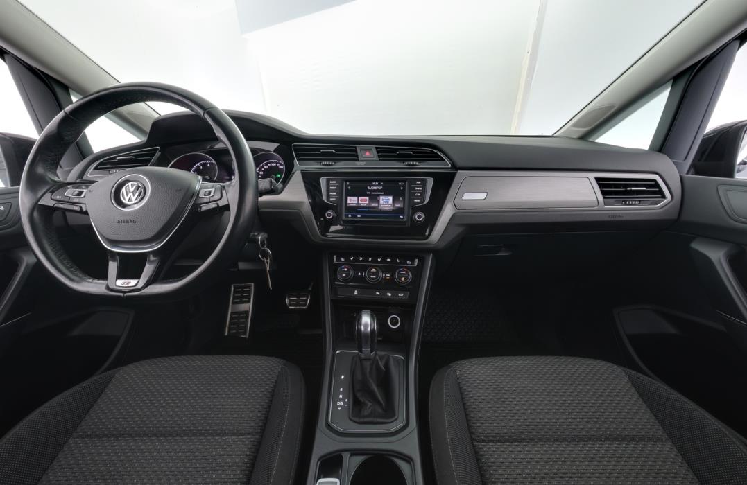 VOLKSWAGEN Touran 2017