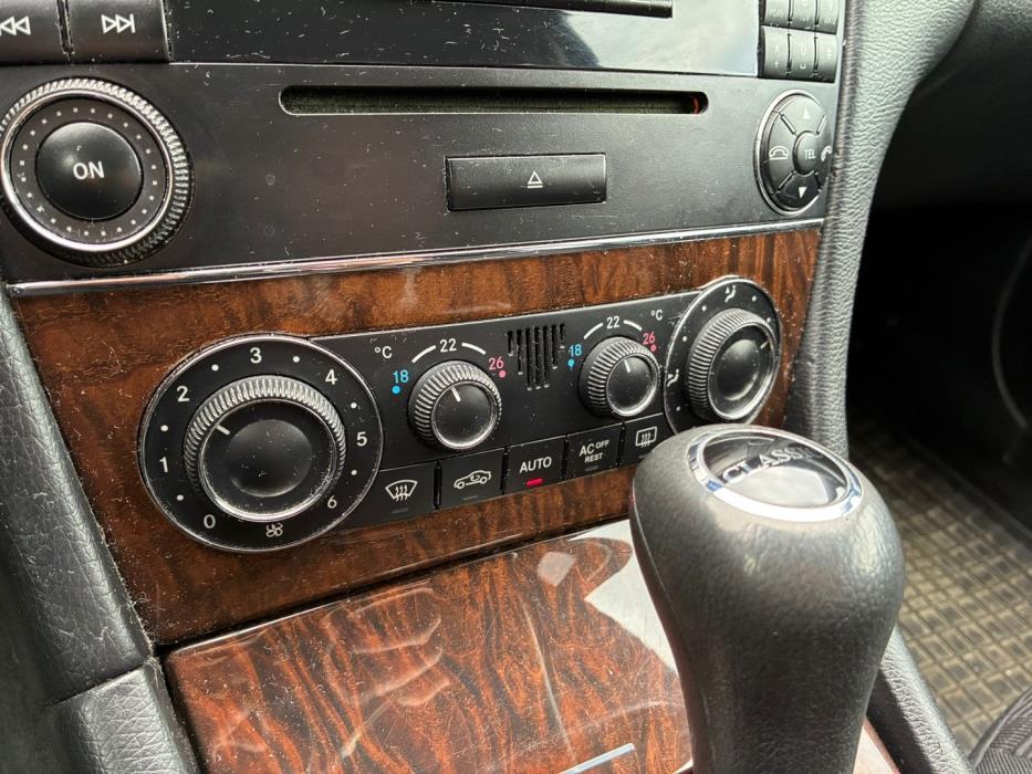MERCEDES-BENZ C 2004