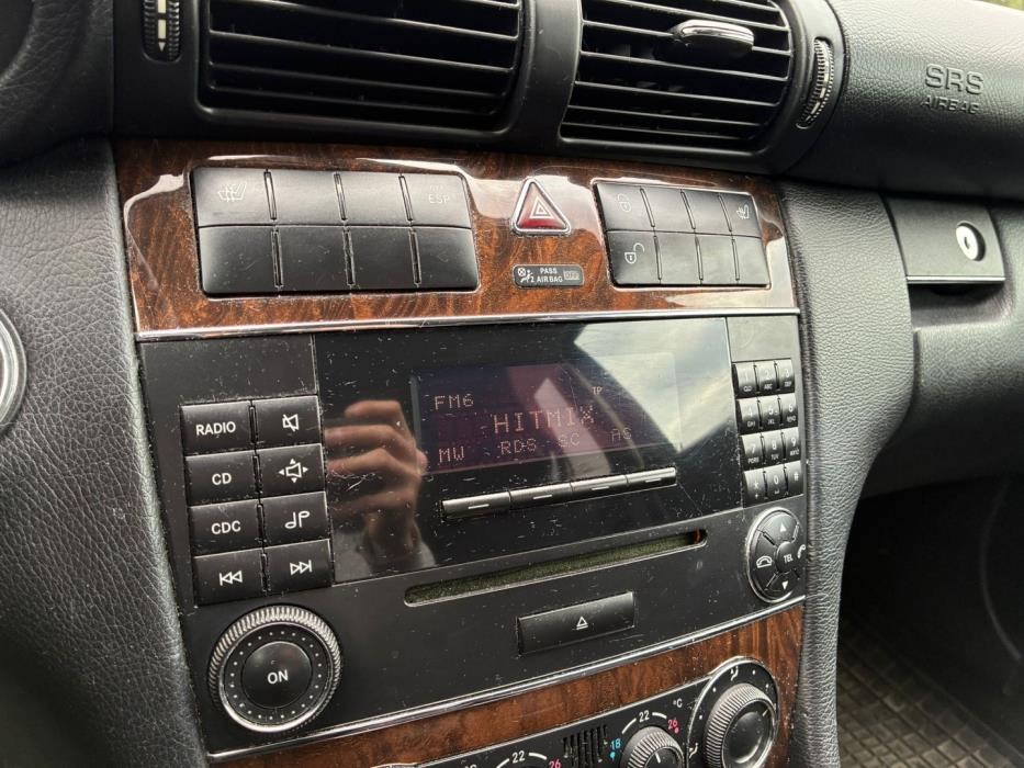 MERCEDES-BENZ C 2004