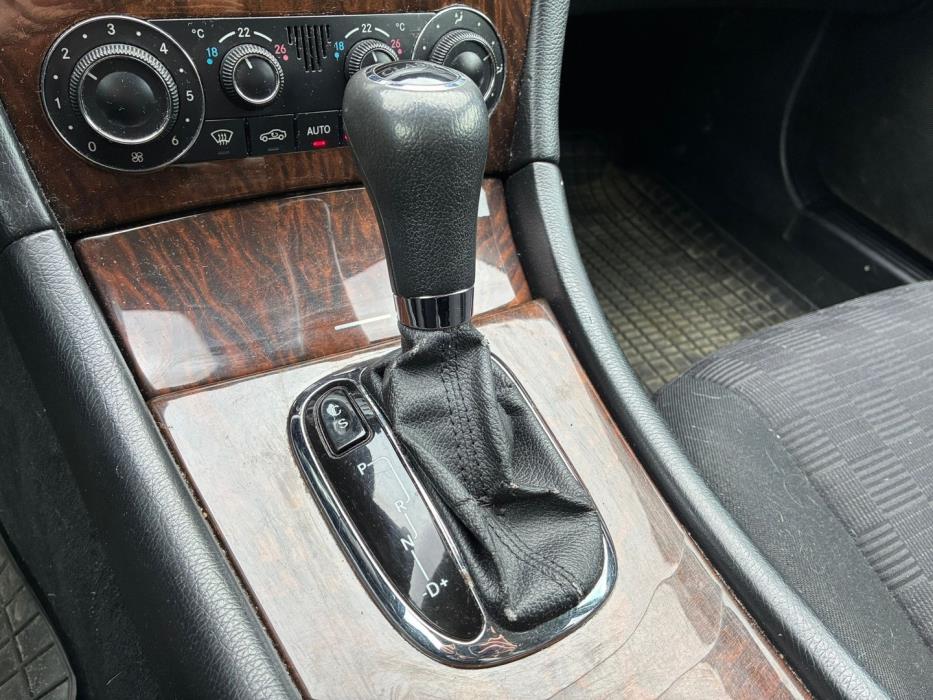MERCEDES-BENZ C 2004