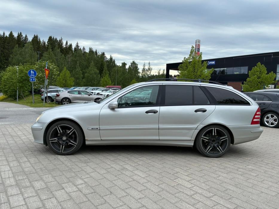 MERCEDES-BENZ C 2004