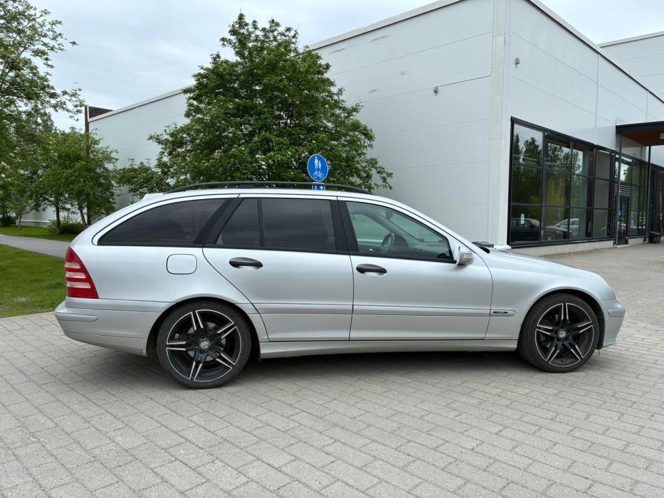 MERCEDES-BENZ C 2004