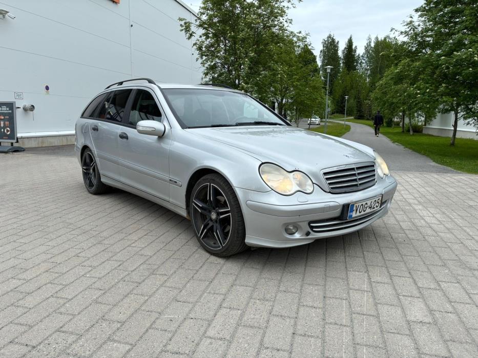 MERCEDES-BENZ C 2004