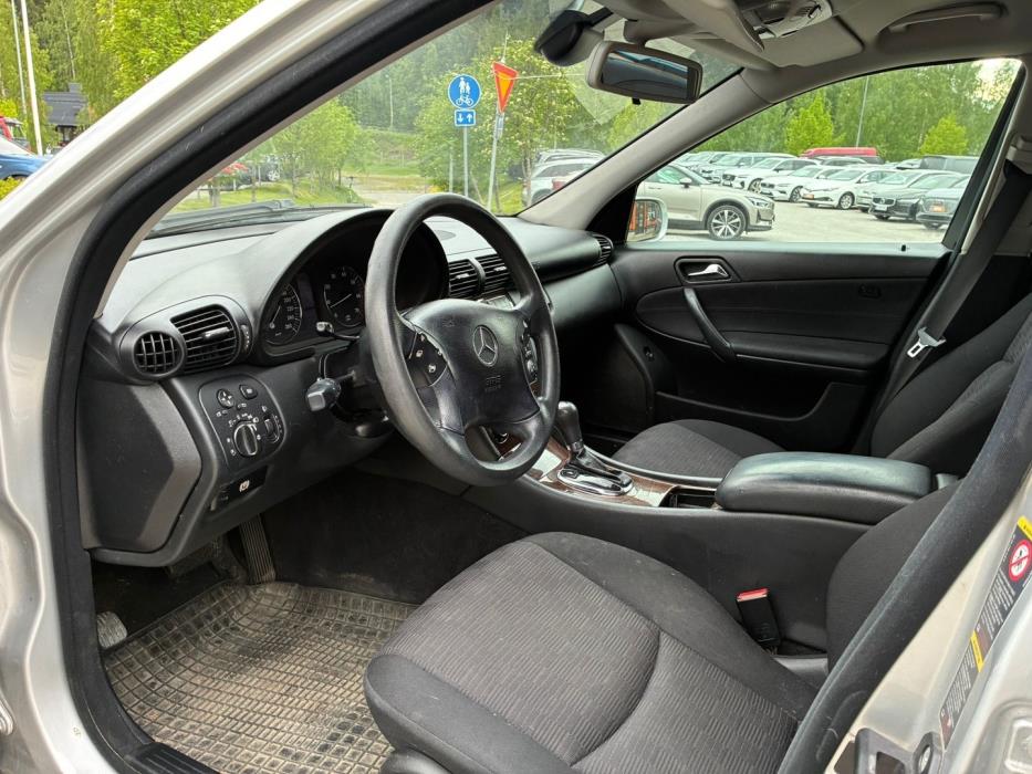 MERCEDES-BENZ C 2004