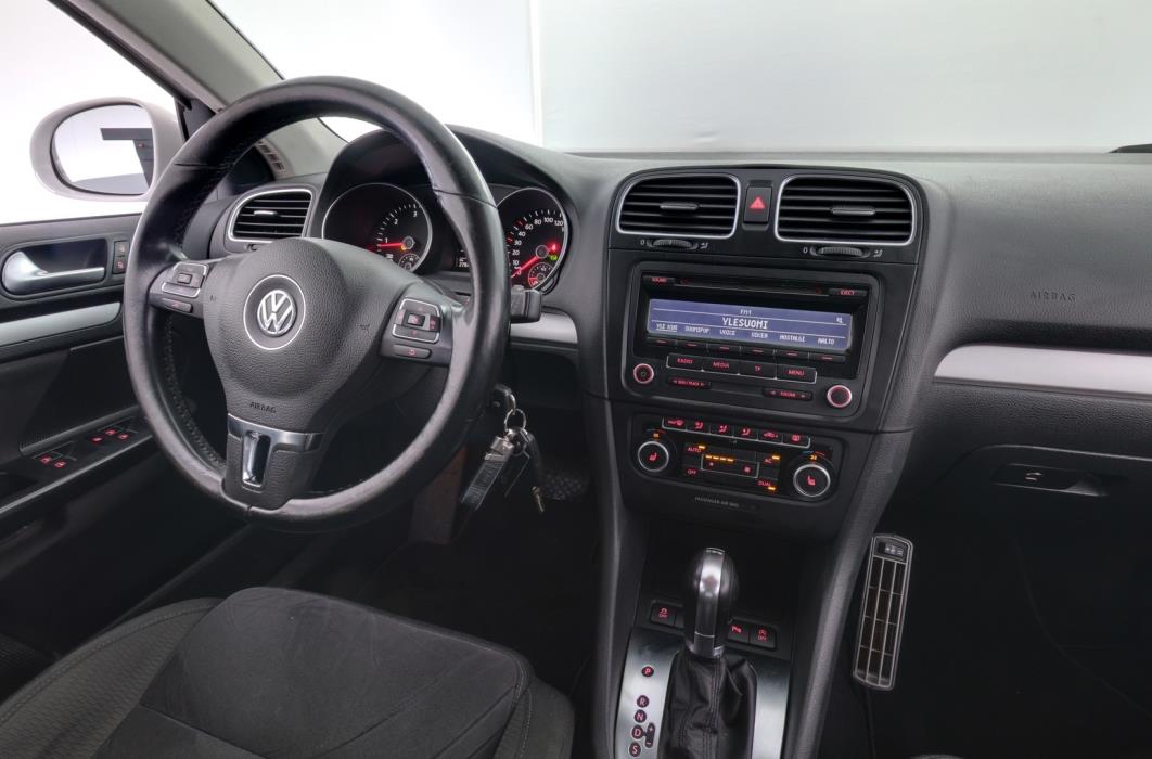 VOLKSWAGEN Golf 2012