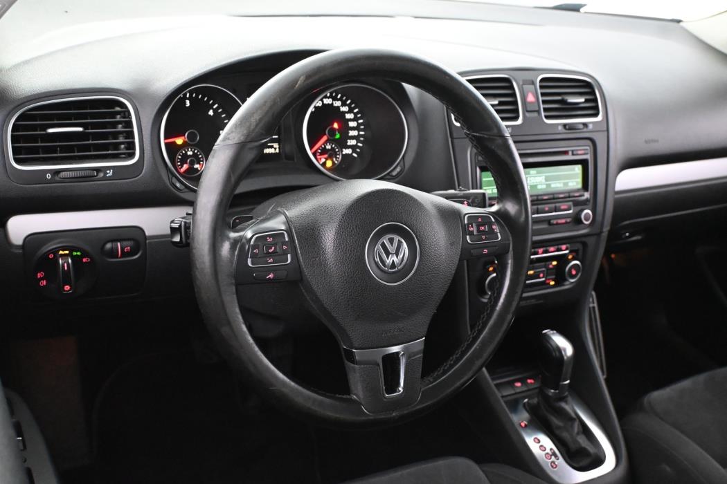VOLKSWAGEN Golf 2012