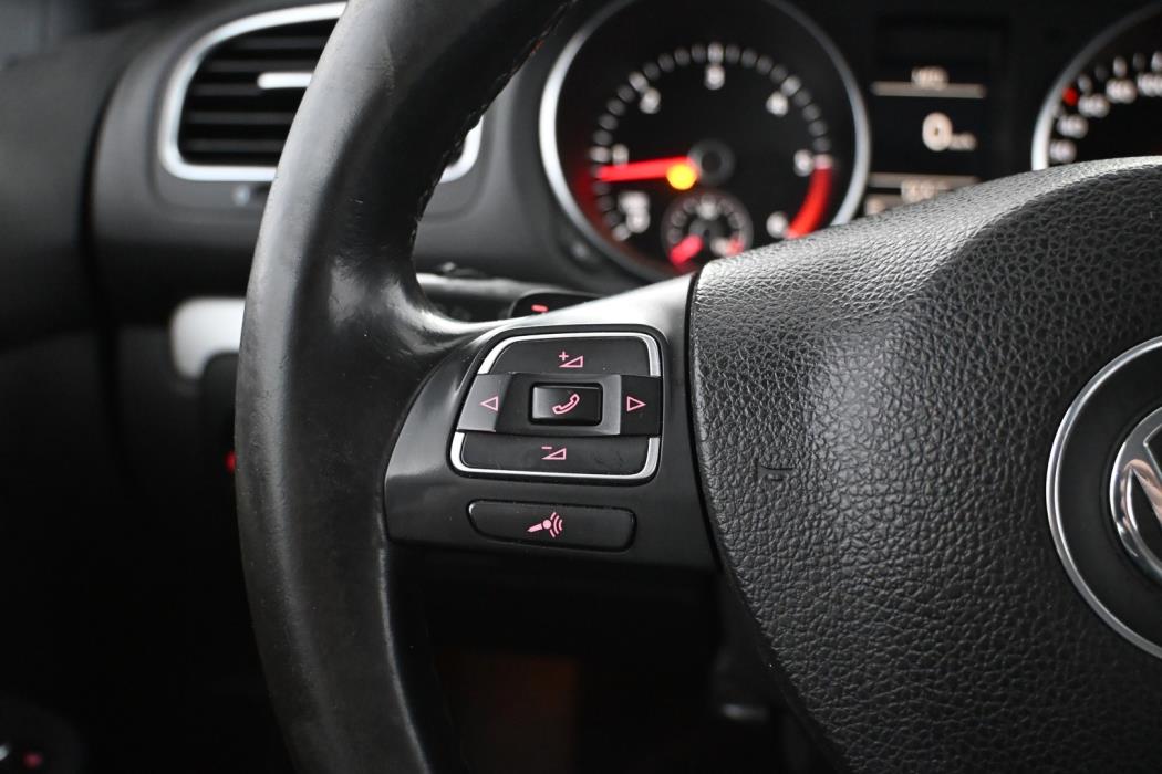 VOLKSWAGEN Golf 2012