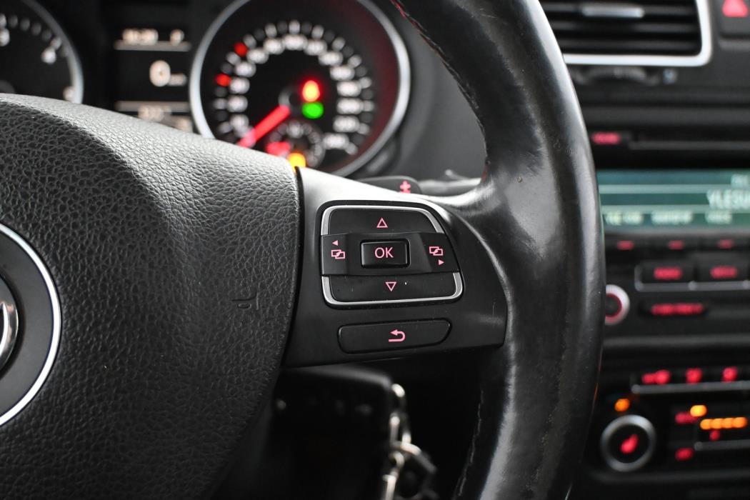 VOLKSWAGEN Golf 2012