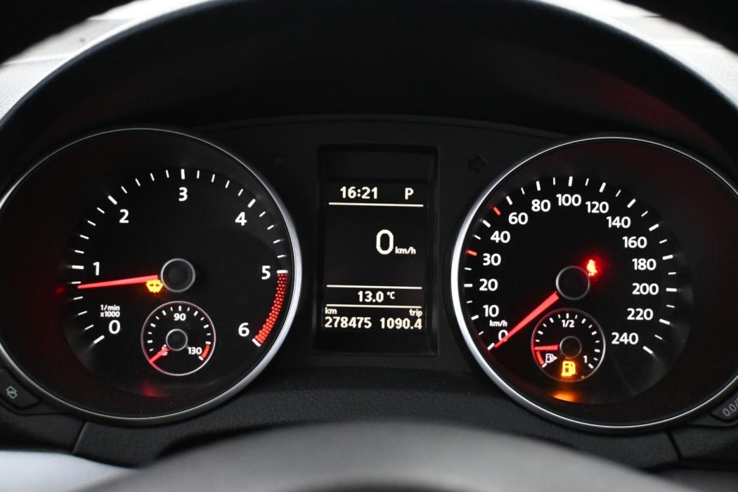 VOLKSWAGEN Golf 2012