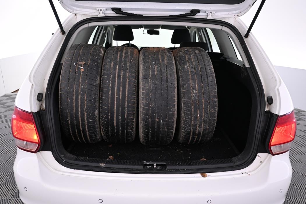 VOLKSWAGEN Golf 2012