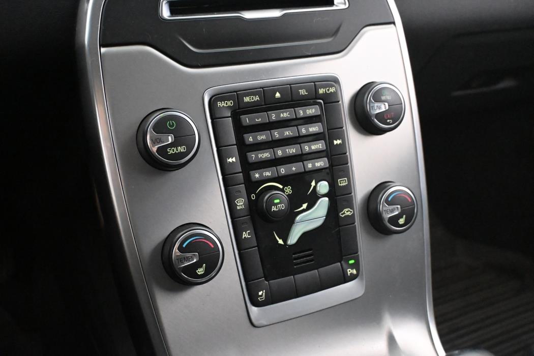 VOLVO V70 2012