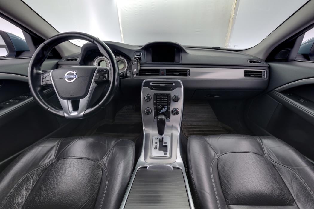 VOLVO V70 2012