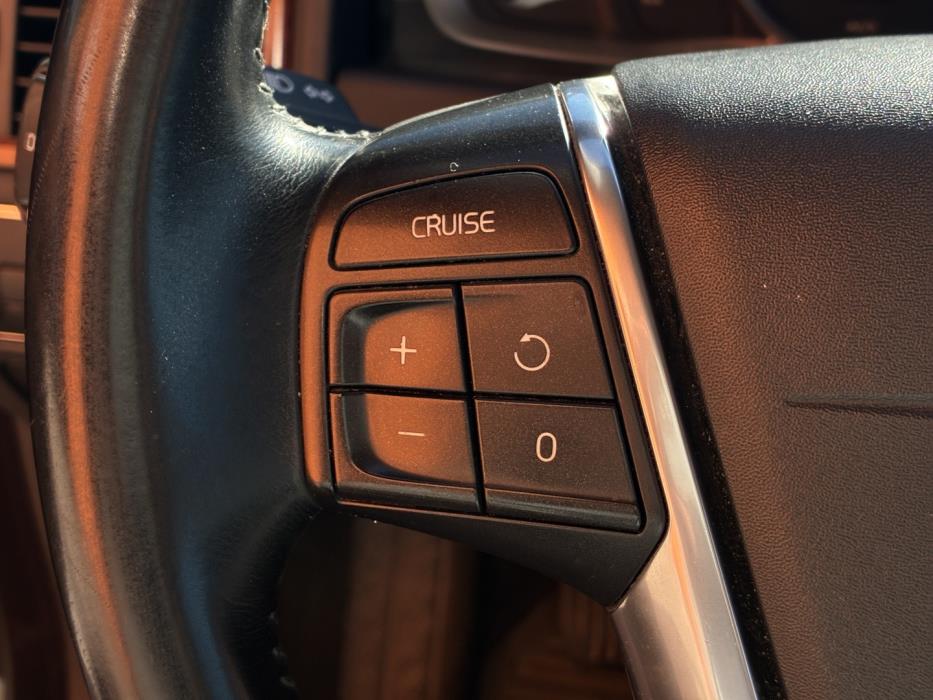 VOLVO V70 2014