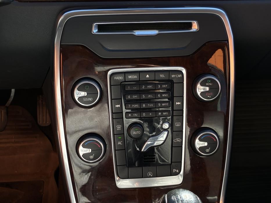 VOLVO V70 2014