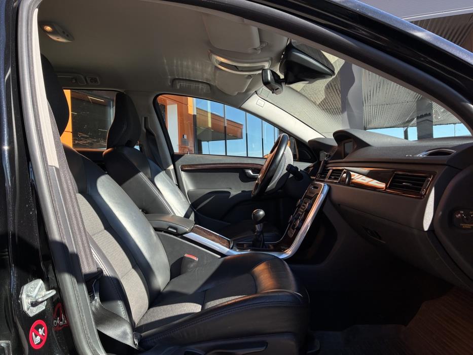 VOLVO V70 2014