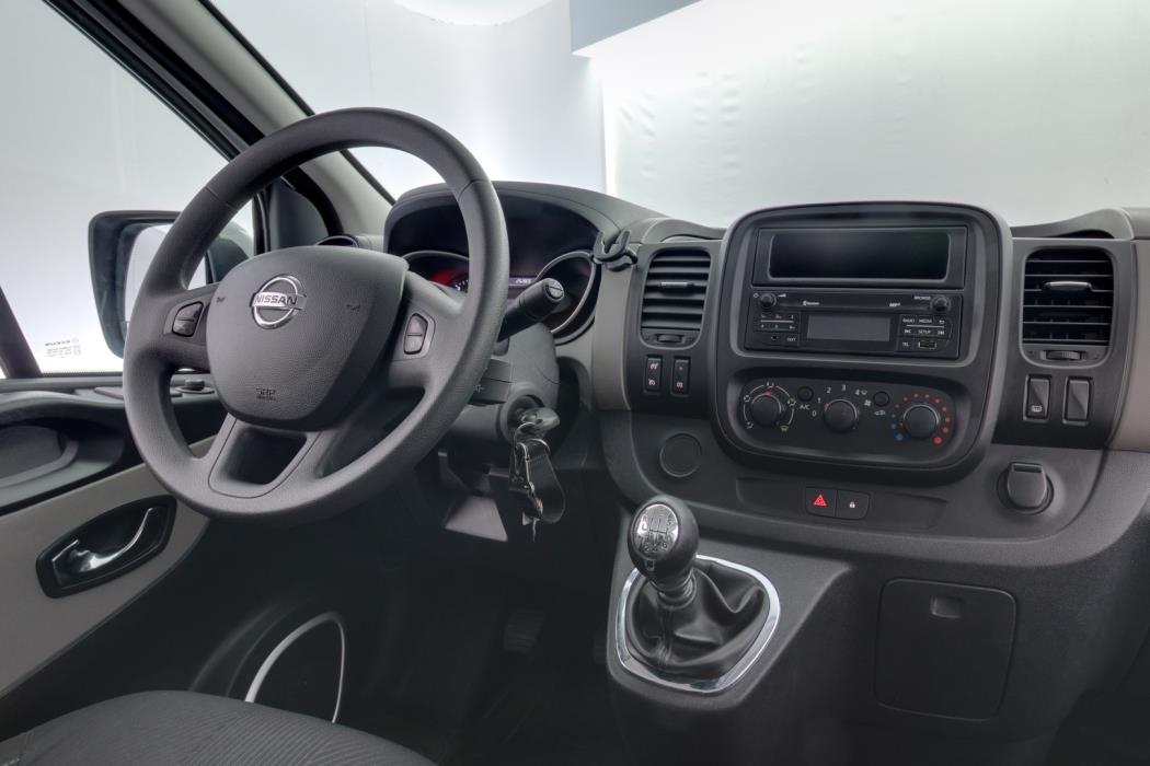 NISSAN NV300 2017