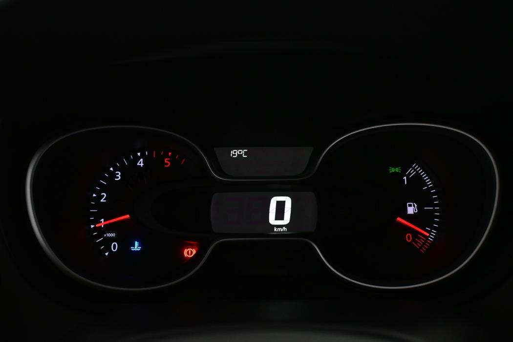 NISSAN NV300 2017