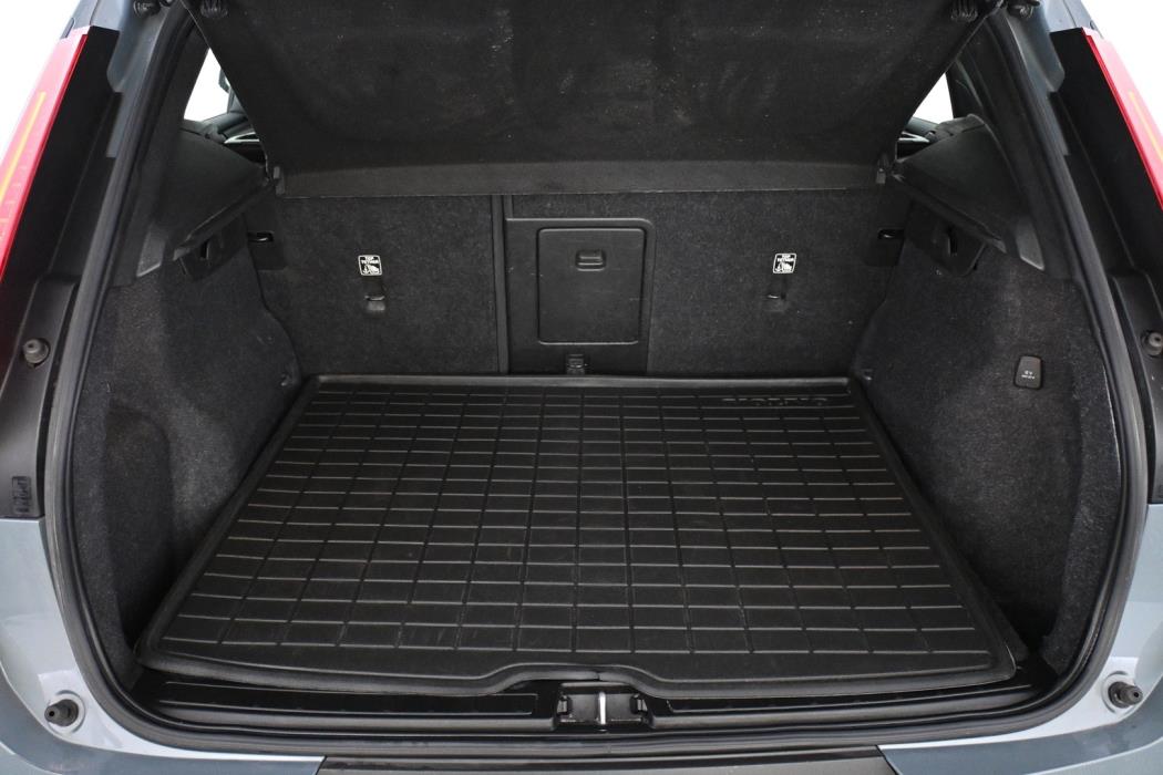 VOLVO XC40 2022