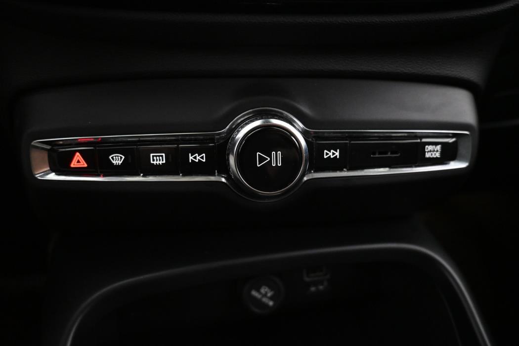 VOLVO XC40 2022
