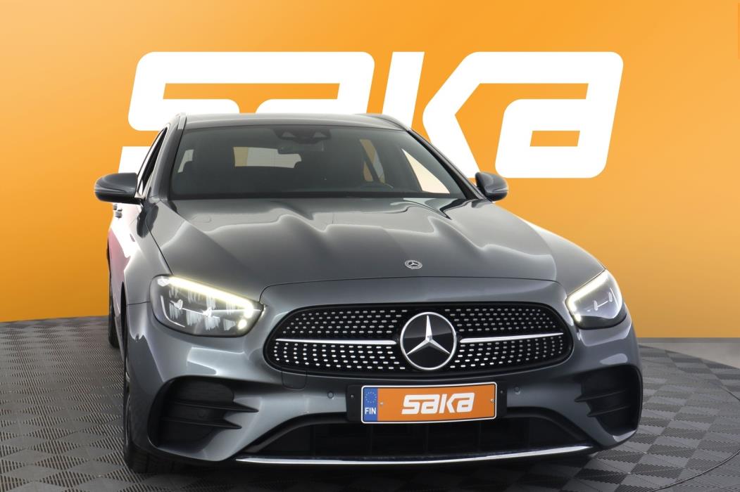 MERCEDES-BENZ E 2022