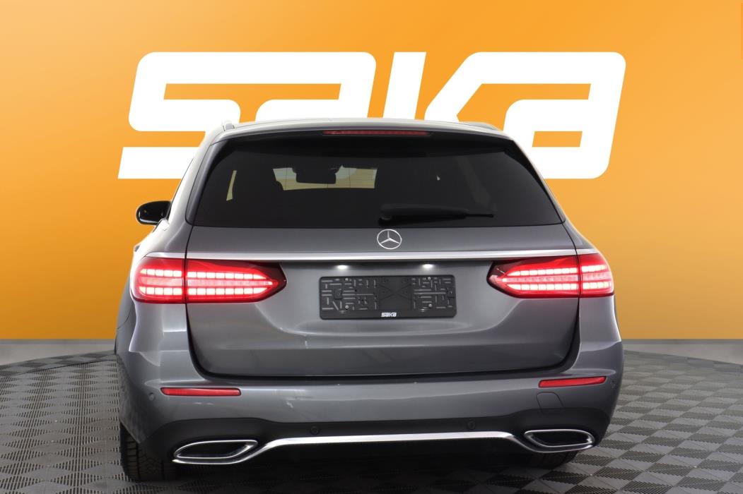 MERCEDES-BENZ E 2022