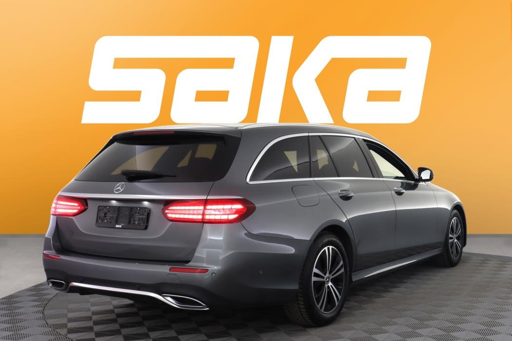 MERCEDES-BENZ E 2022