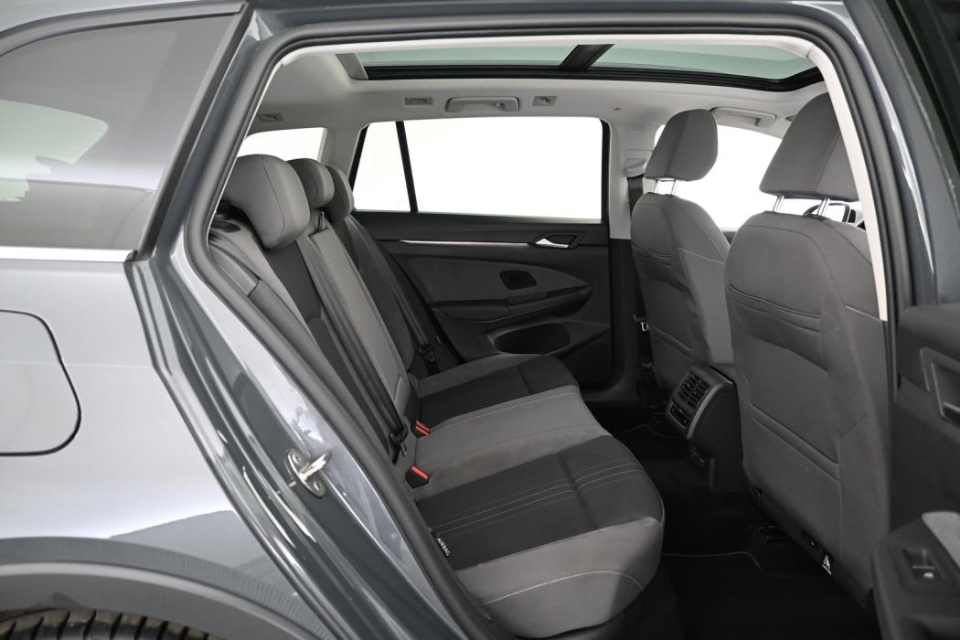 VOLKSWAGEN Golf 2023