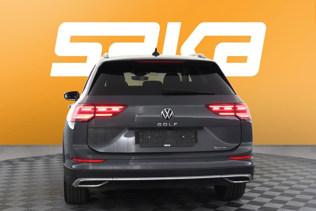 VOLKSWAGEN Golf 2023